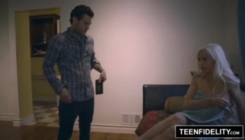 Blonde teen spinner likes huge dick